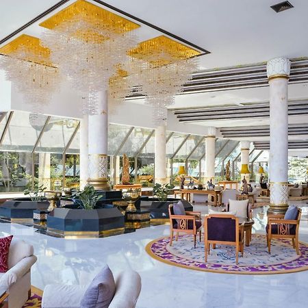 Royal Wing Suites & Spa Pattaya Extérieur photo